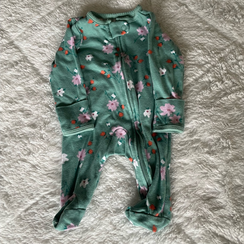 3/ $12 baby onesies 🌸